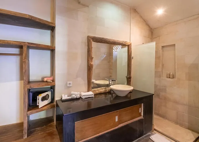 Enclose Living 5br Center Of Near Villa *