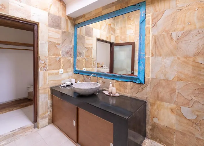 Enclose Living 5br Center Of Near Seminyak