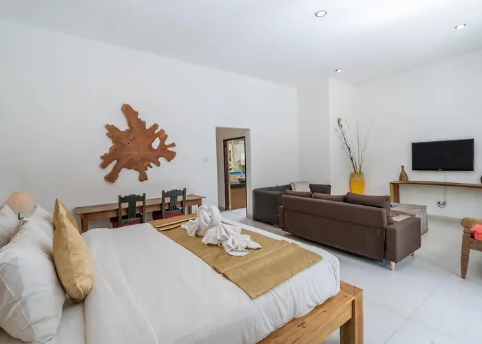 Enclose Living 5br Center Of Near Villa