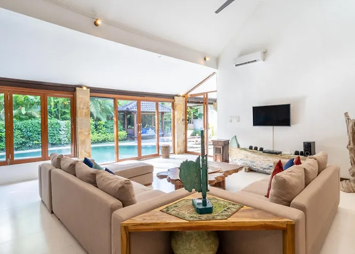 Enclose Living 5br Center Of Near Villa *
