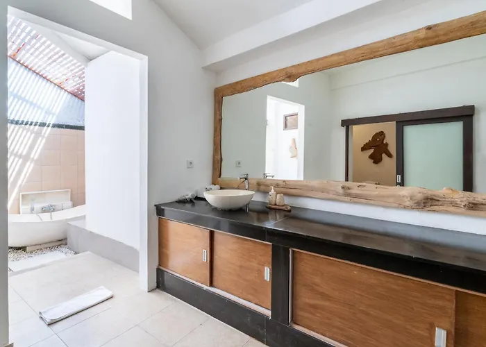 Enclose Living 5br Center Of Near * Seminyak