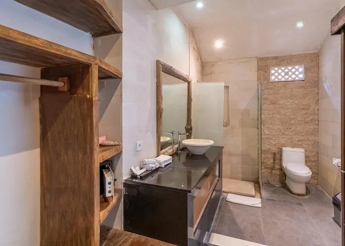 Villa Enclose Living 5br Center Of Near Seminyak