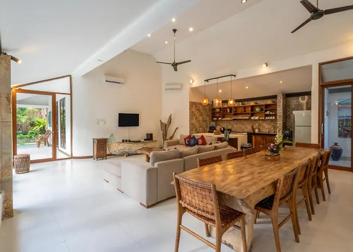 Enclose Living 5br Center Of Near Villa *