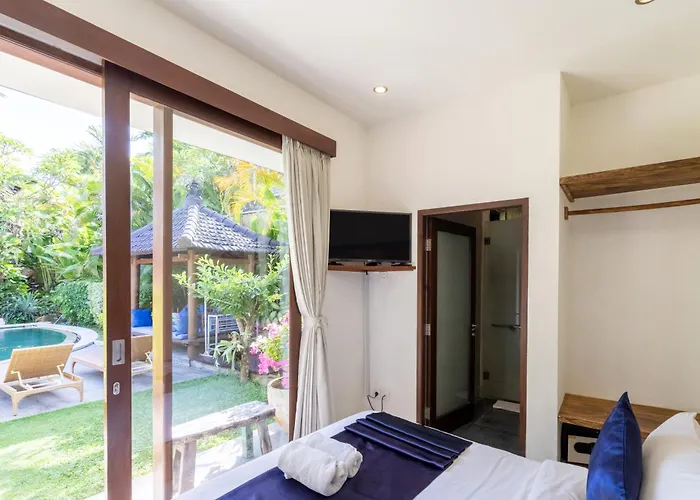 Villa Enclose Living 5br Center Of Near Seminyak