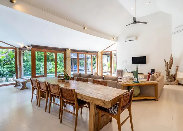 Enclose Living 5br Center Of Near Seminyak