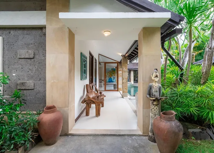 Enclose Living 5br Center Of Near Villa Seminyak
