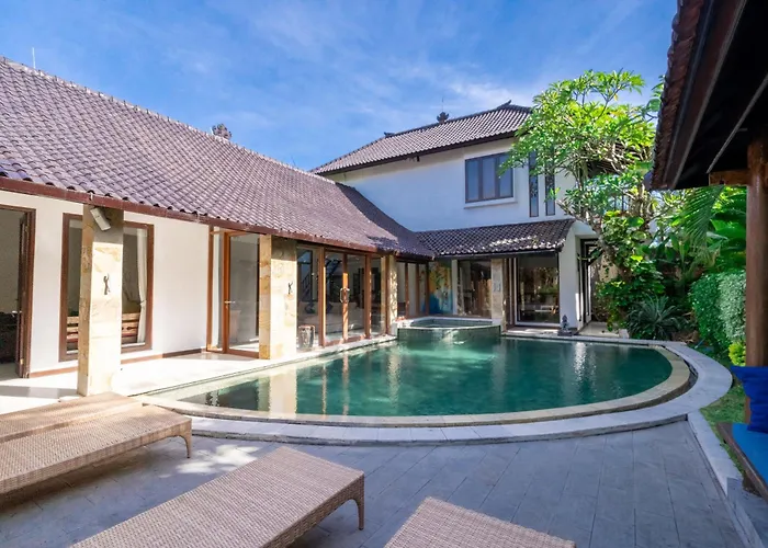 Villa Enclose Living 5br Center Of Near Seminyak