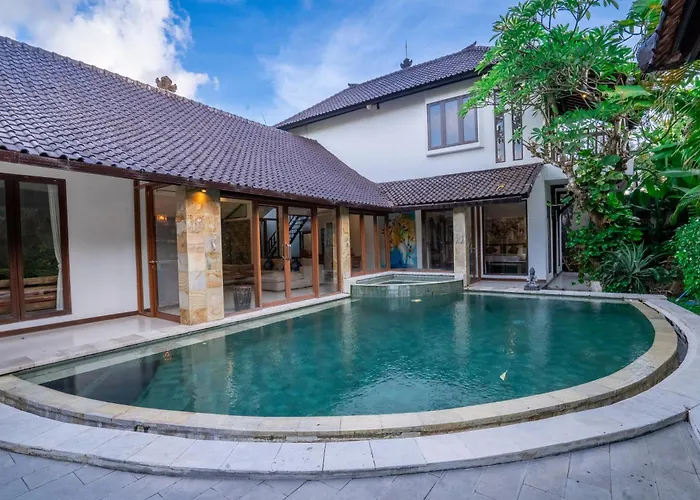 Enclose Living 5br Center Of Near Villa Seminyak
